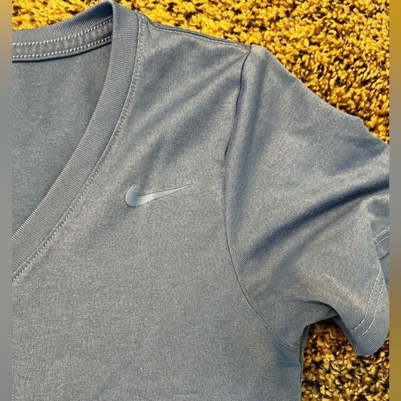 Nike Dry-Fit Tee - Picture 3 of 3